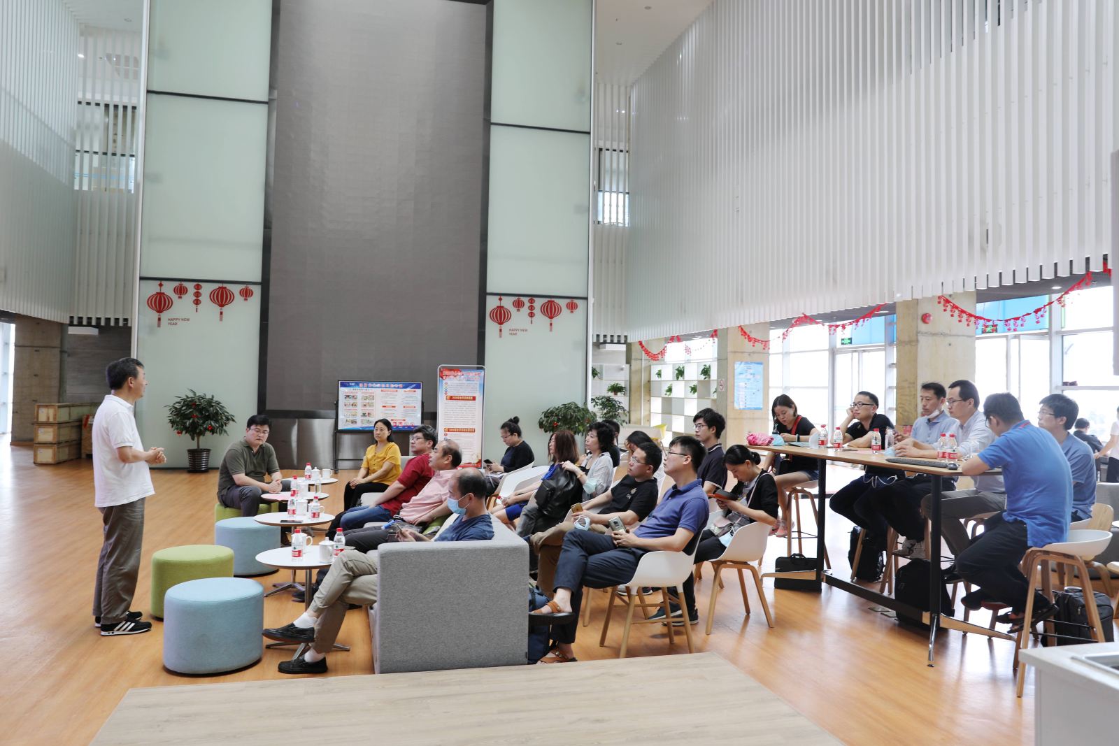 软件工程学院召开骨干教师交流座谈会