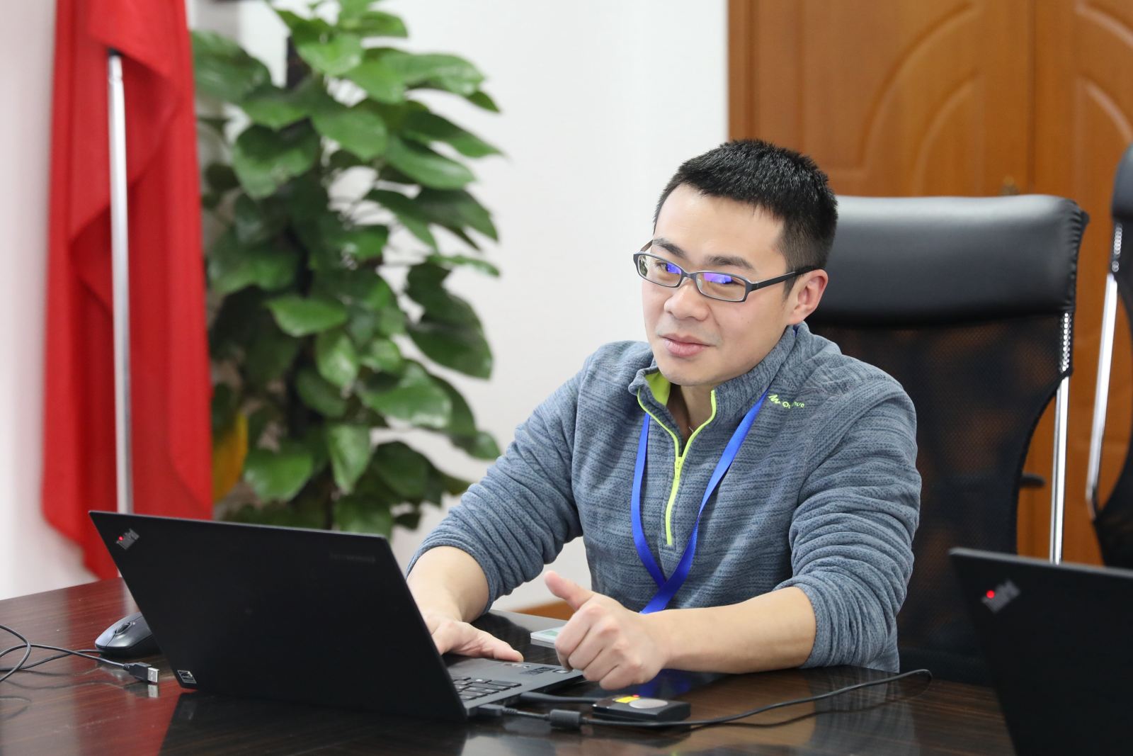 计算机科学与软件工程学院党委召开支部书记述职考评交流会