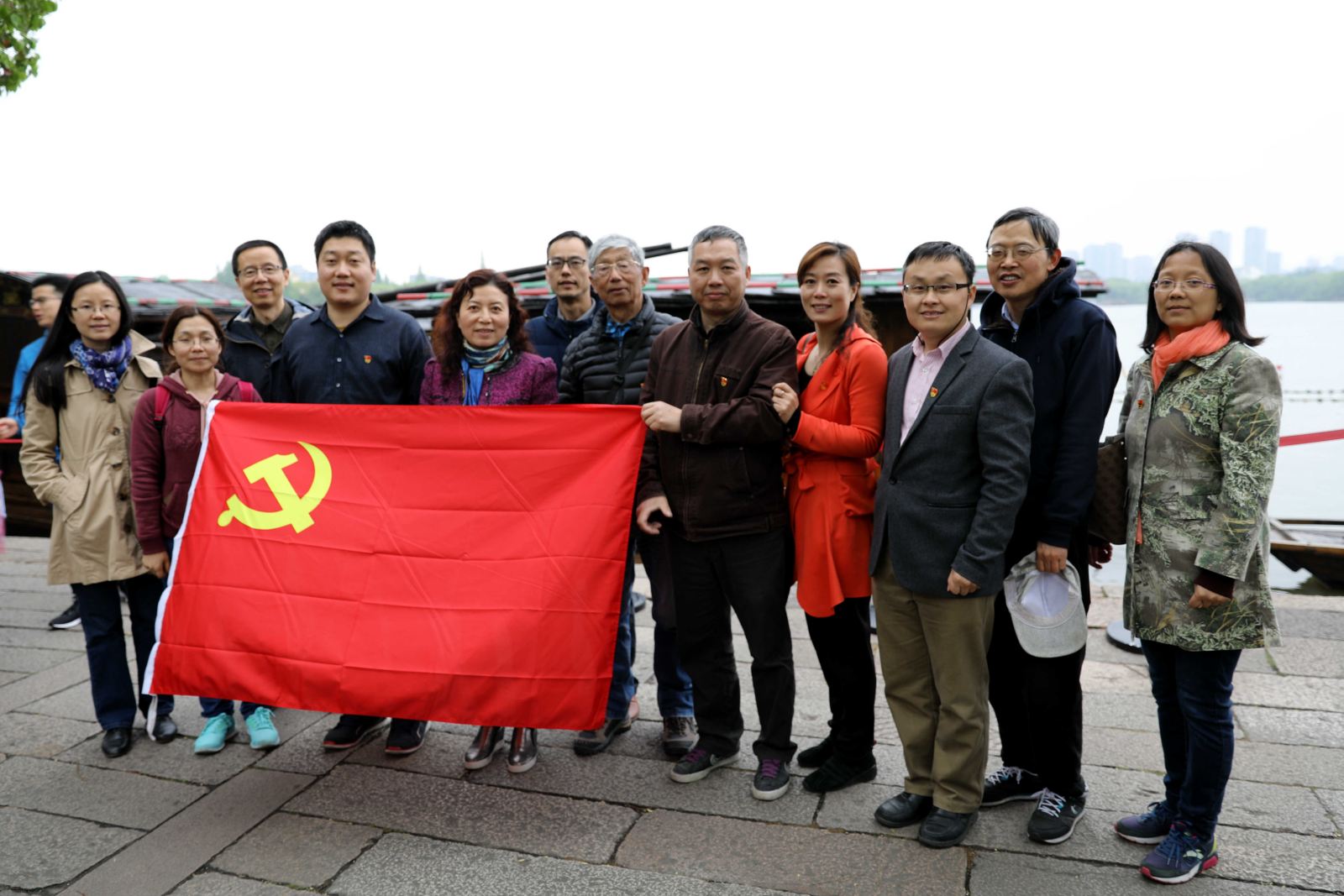 学习“红船精神”  不忘初心 牢记使命 --华东师大计算机科学与软件工程学院党委与市科委计划处党支部赴嘉兴南湖学习