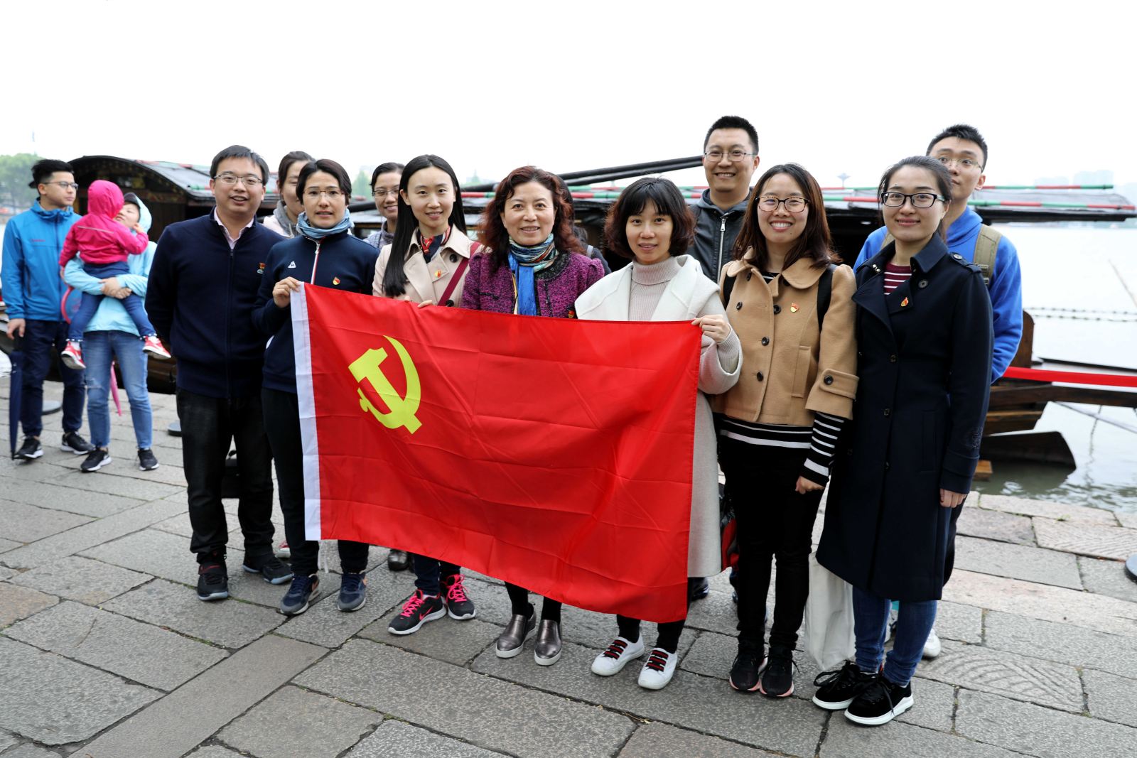 学习“红船精神”  不忘初心 牢记使命 --华东师大计算机科学与软件工程学院党委与市科委计划处党支部赴嘉兴南湖学习